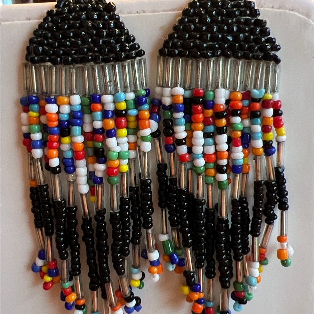 🌺NWOT Handmade Beaded Fringe Dangling Earrings.Beautiful Colors Indigenous Style